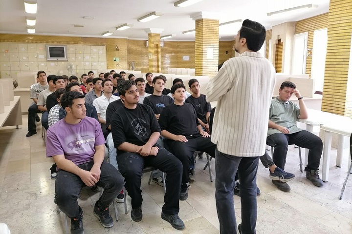 تست صدا و انتخاب اعضای گروه سرود در دبیرستان علامه طباطبایی واحد آبشناسان
