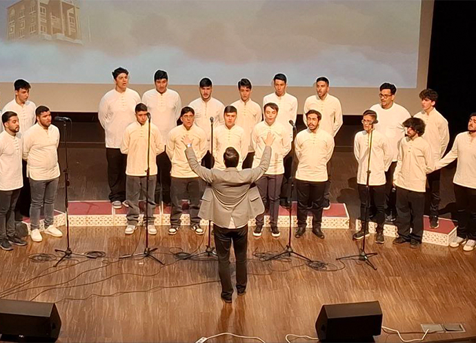 اجرای گروه سرود دبیرستان علامه طباطبایی واحد آبشناسان در مسابقات استان تهران